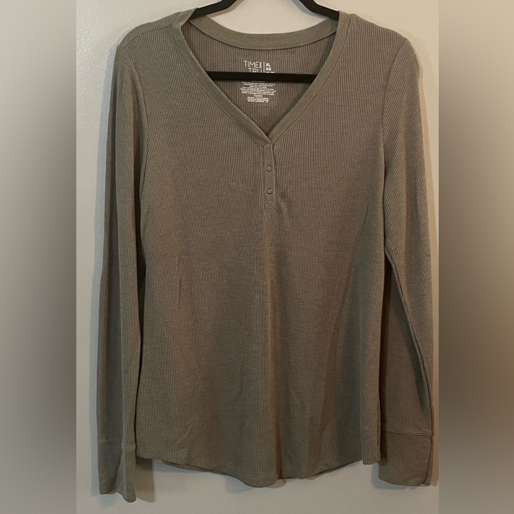 Time and Tru Long Sleeved Waffle Knit XL